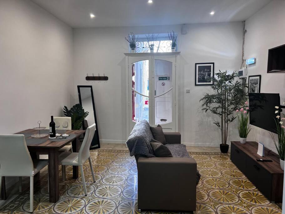 Dar Barbara - Duplex 1 Double Bed Maltese Style House Cospicua Exterior foto